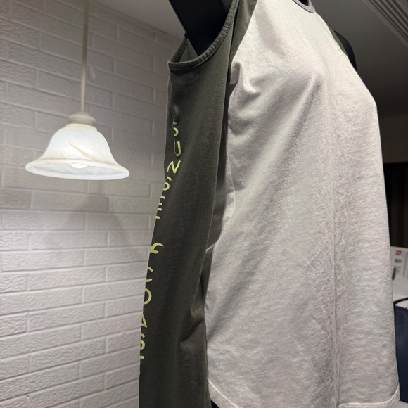 Hollister California Olive Green Cold Shoulder Graphic Top - XS - Picture 2 of 5